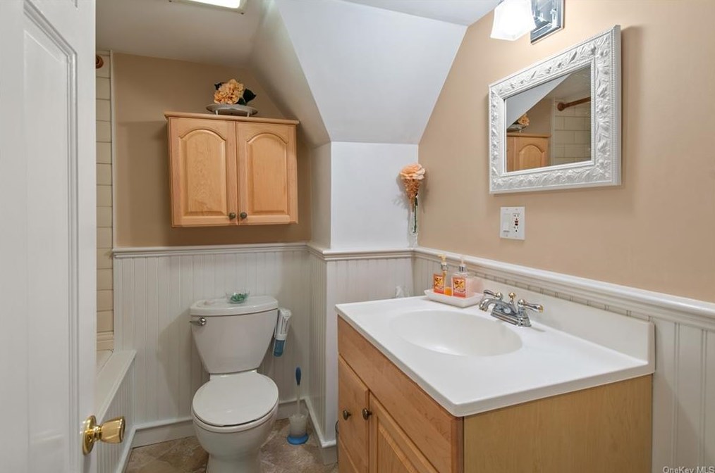 100 Westerly St, Yonkers NY 10704-1940 exterior