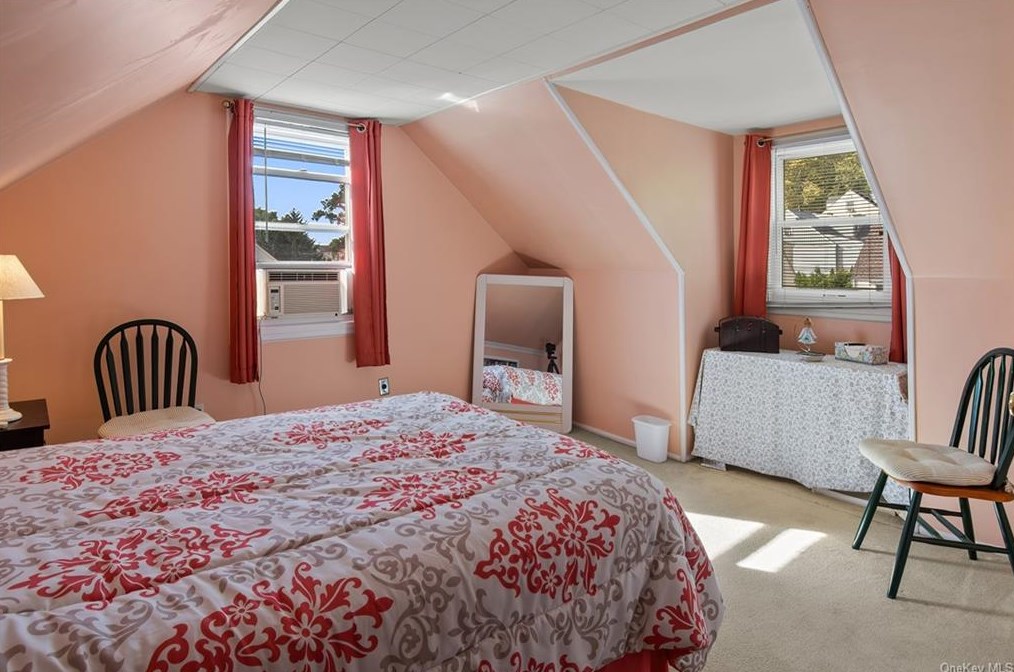 100 Westerly St, Yonkers NY 10704-1940 exterior