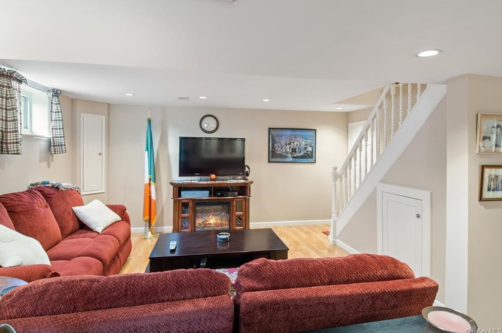 100 Westerly St, Yonkers NY 10704-1940 exterior