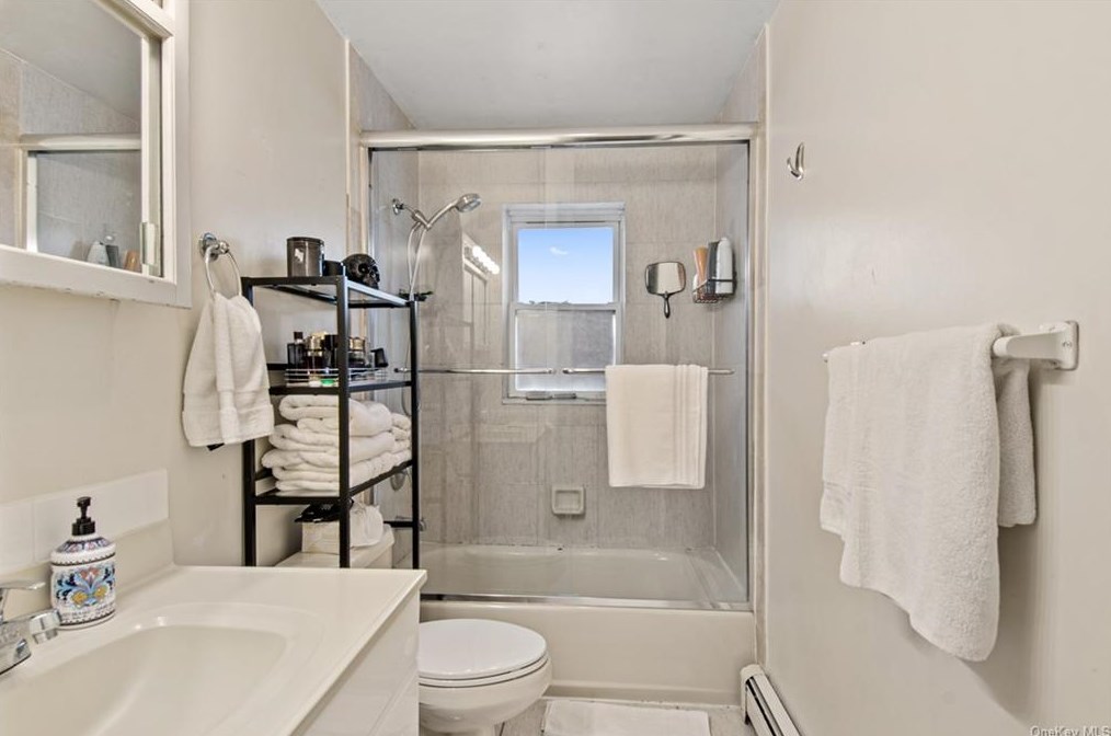 10 Colin St, Yonkers NY 10701-5511 exterior