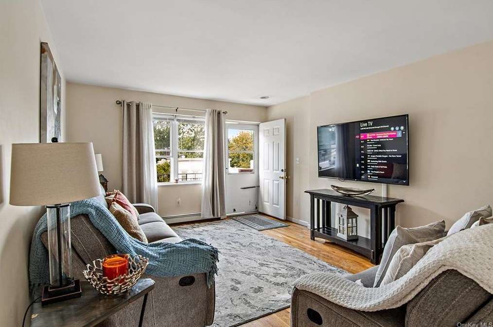 10 Colin St, Yonkers NY 10701-5511 exterior