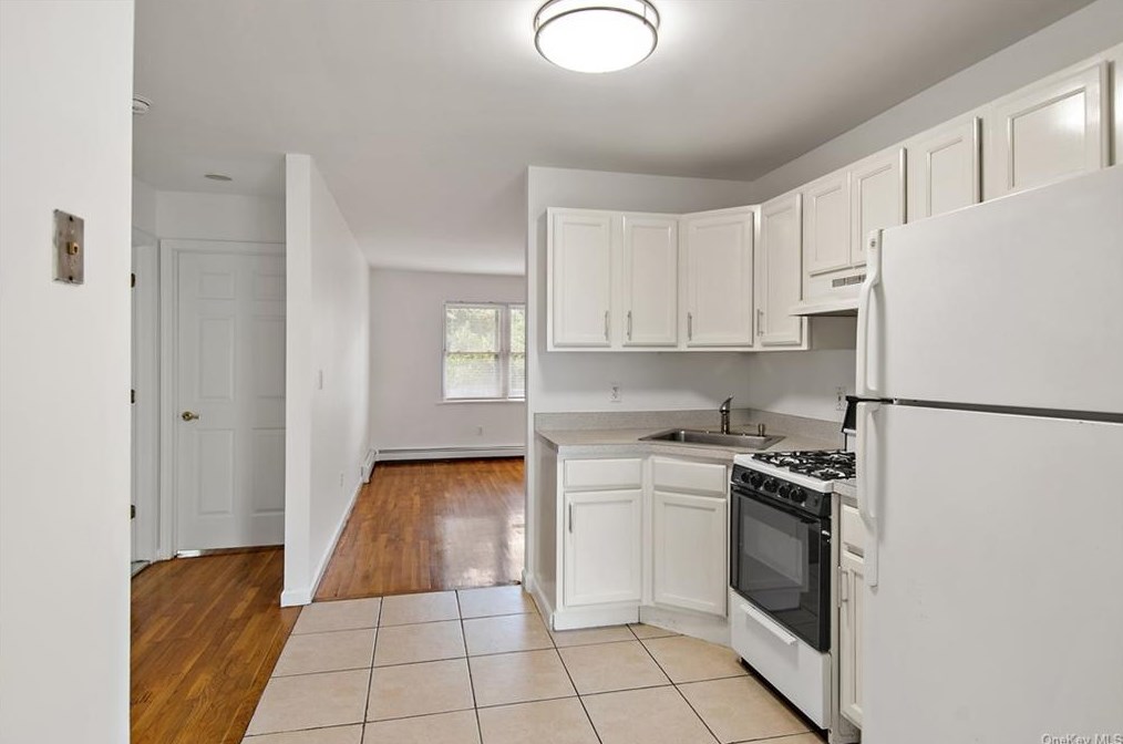 10 Colin St, Yonkers NY 10701-5511 exterior