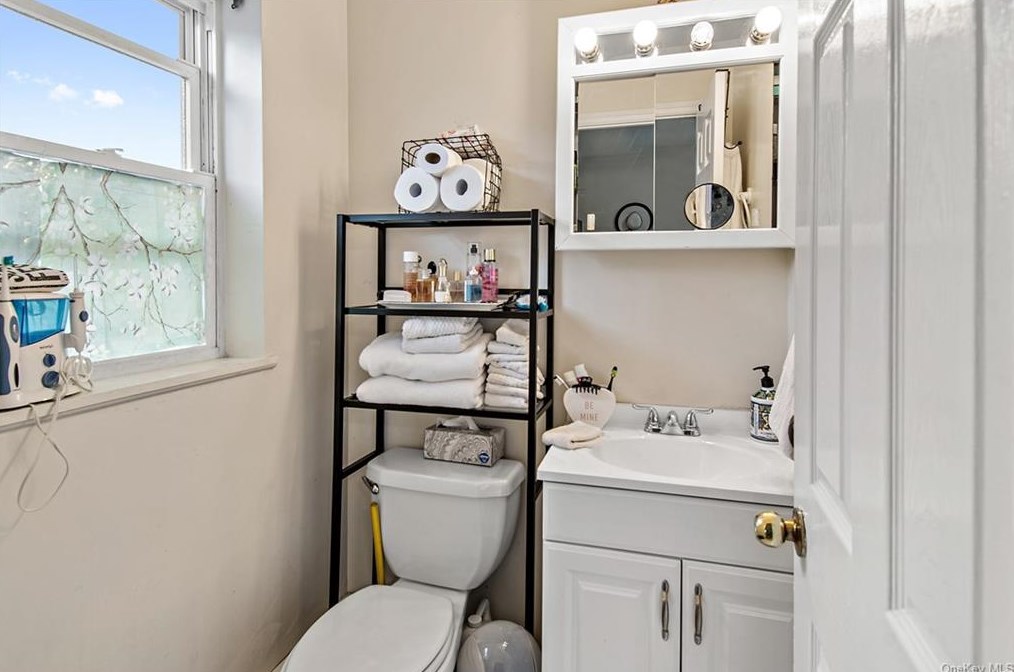 10 Colin St, Yonkers NY 10701-5511 exterior