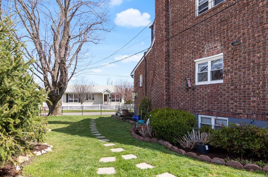 1 Vine St, Beacon NY  12508-3214 exterior