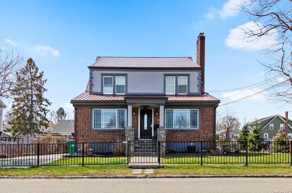 1 Vine St, Beacon NY  12508-3214 exterior