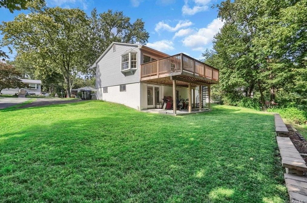 13 Maple Ln, Monroe NY 10950-1024 exterior