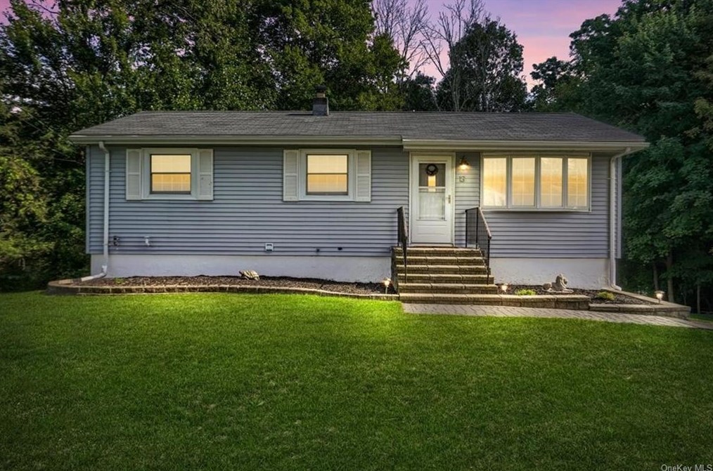 13 Maple Ln, Monroe NY 10950-1024 exterior