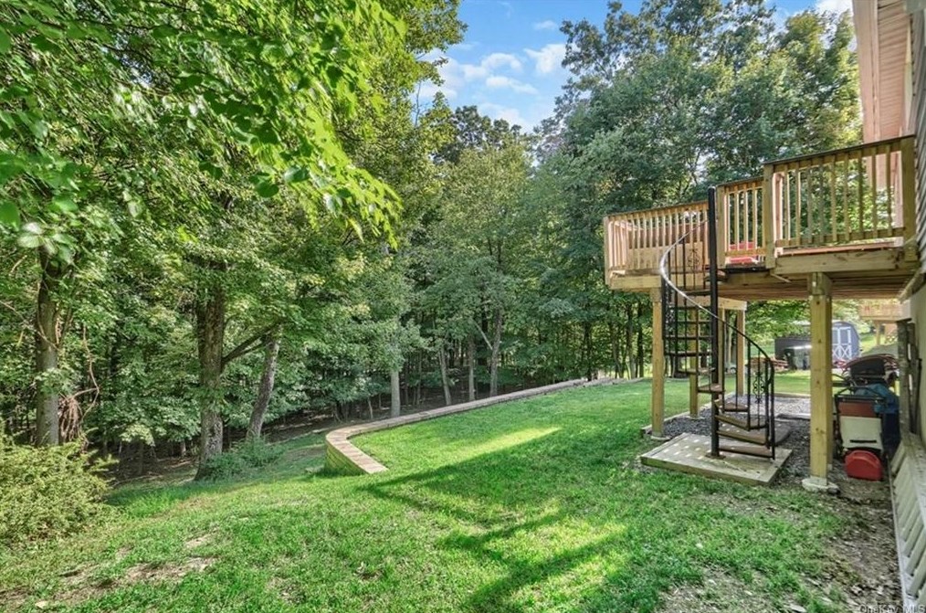 13 Maple Ln, Monroe NY 10950-1024 exterior