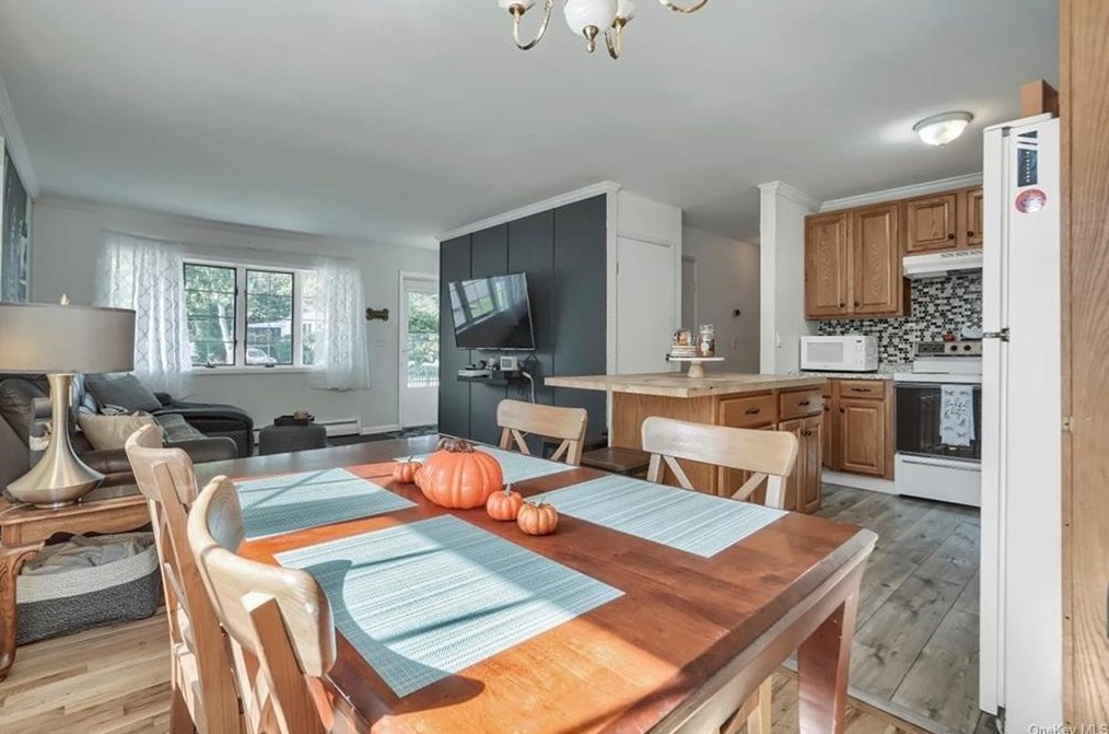 13 Maple Ln, Monroe NY 10950-1024 exterior