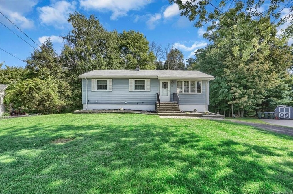 13 Maple Ln, Monroe NY 10950-1024 exterior