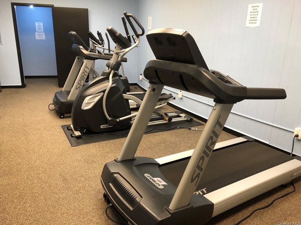 380 Country Club Ln, Mount Ivy NY  10970-2545 exterior