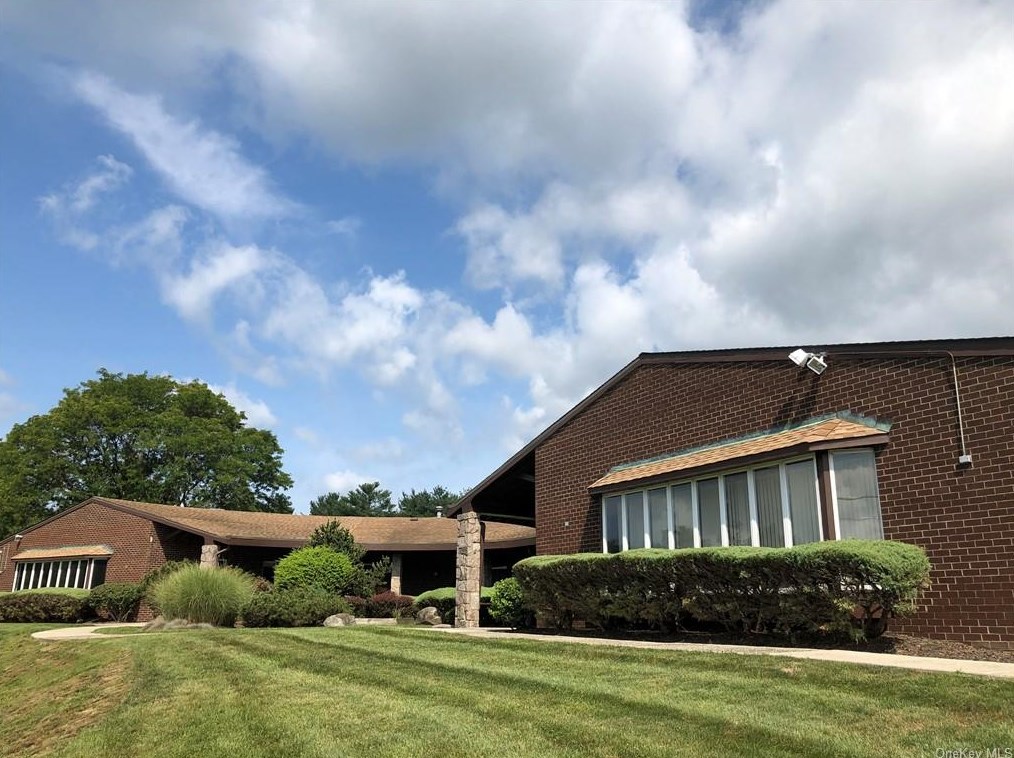 380 Country Club Ln, Mount Ivy NY  10970-2545 exterior