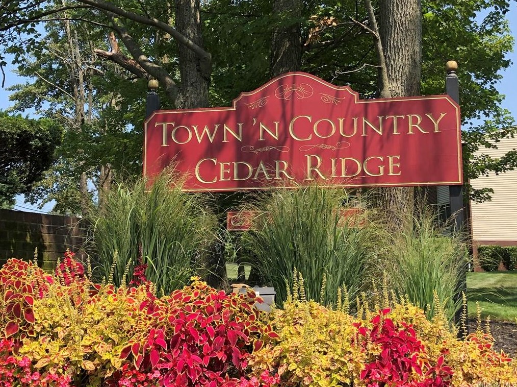 380 Country Club Ln, Mount Ivy NY  10970-2545 exterior