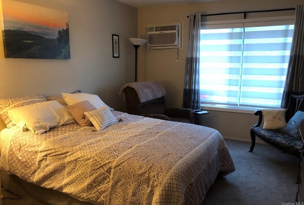 380 Country Club Ln, Mount Ivy NY  10970-2545 exterior