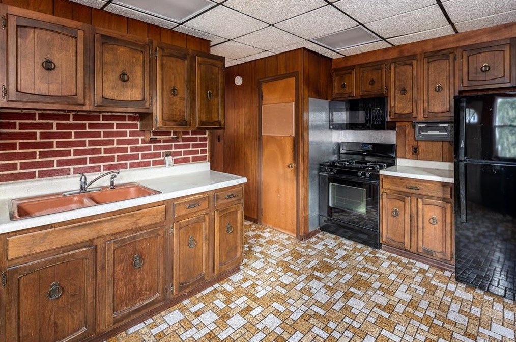 1800 Seabury Pl, Peekskill NY  exterior