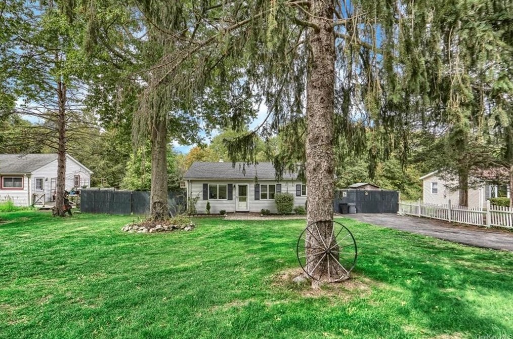 9 Herbst Dr, Monroe NY  10950-6520 exterior