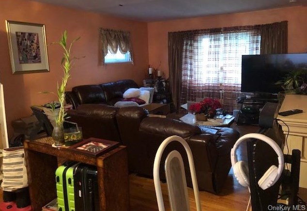 21 Canfield Ave, Yonkers NY 10710-1907 exterior