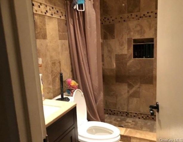 21 Canfield Ave, Yonkers NY 10710-1907 exterior