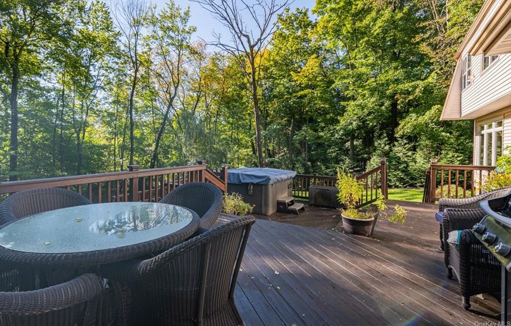 4 Gem Ct, New City NY  10956-7018 exterior