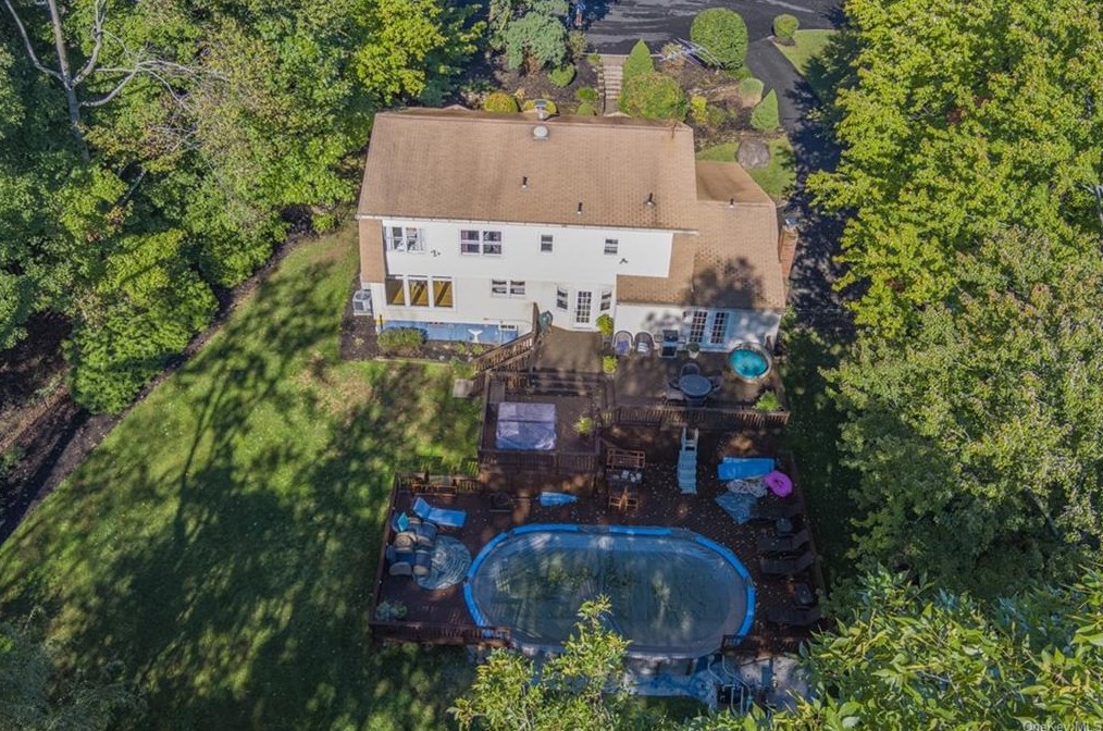 4 Gem Ct, New City NY  10956-7018 exterior