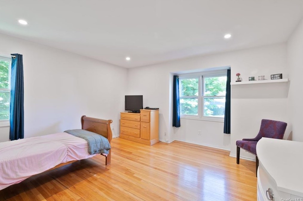 4 Gem Ct, New City NY  10956-7018 exterior