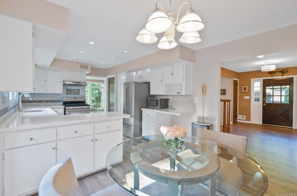 4 Gem Ct, New City NY  10956-7018 exterior