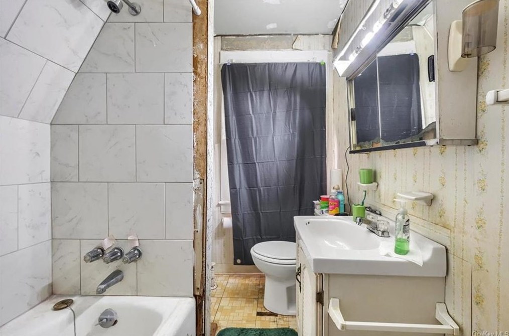 82 Prospect St, Newburgh NY 12550-4716 exterior