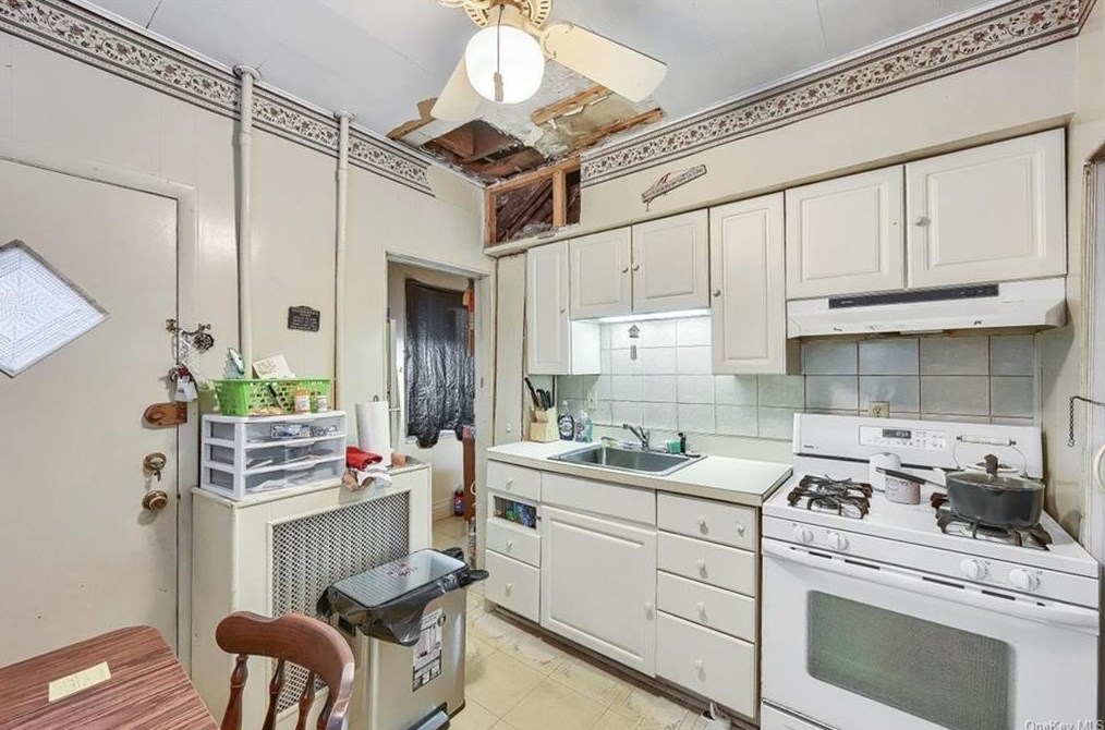 82 Prospect St, Newburgh NY 12550-4716 exterior