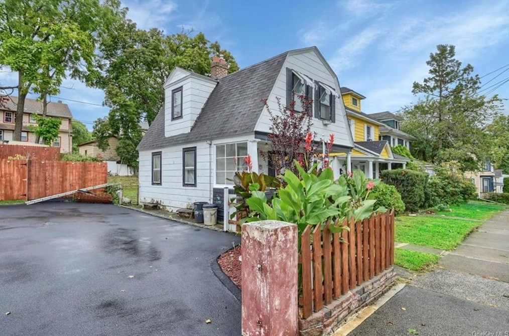 82 Prospect St, Newburgh NY 12550-4716 exterior