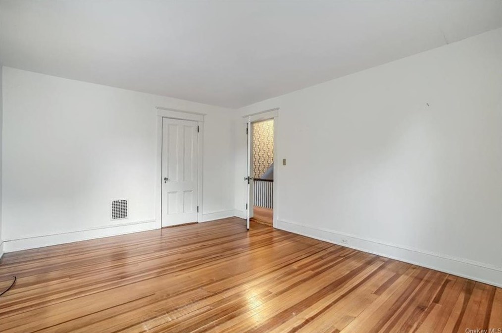 12 Platt St, Poughkeepsie NY 12601-4944 exterior