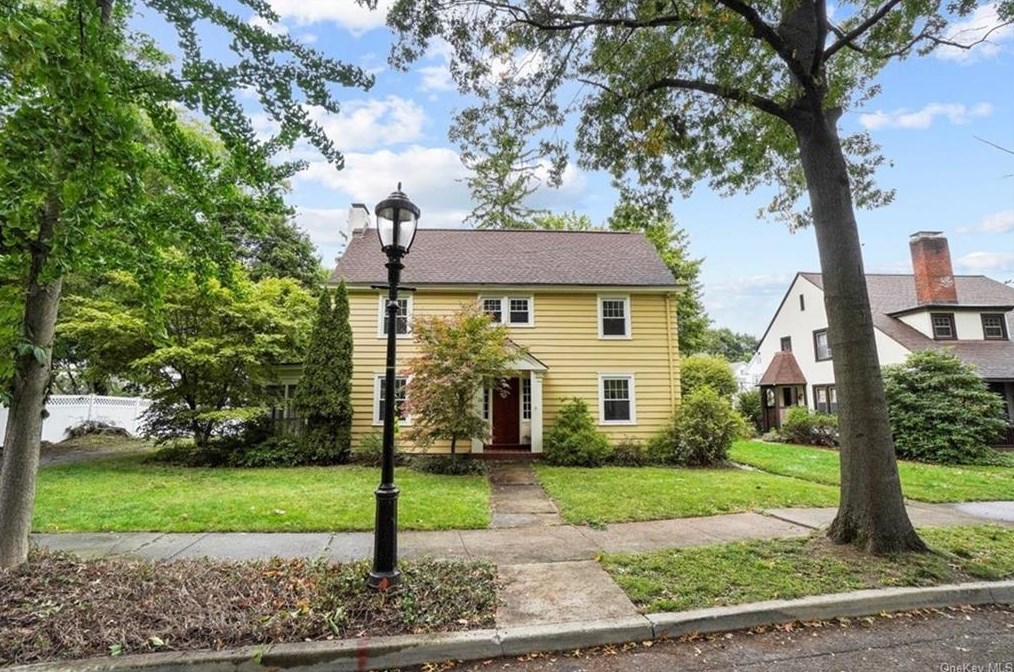 12 Platt St, Poughkeepsie NY 12601-4944 exterior