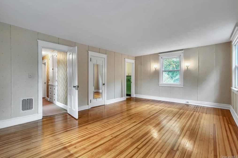 12 Platt St, Poughkeepsie NY 12601-4944 exterior