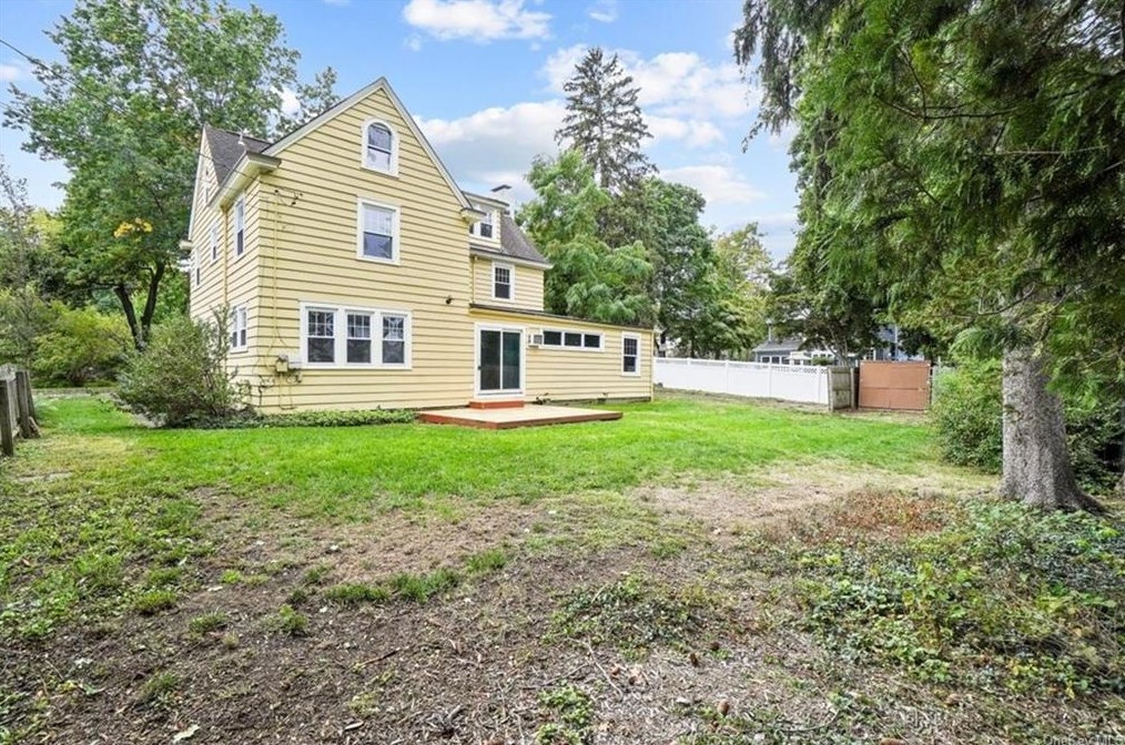 12 Platt St, Poughkeepsie NY 12601-4944 exterior