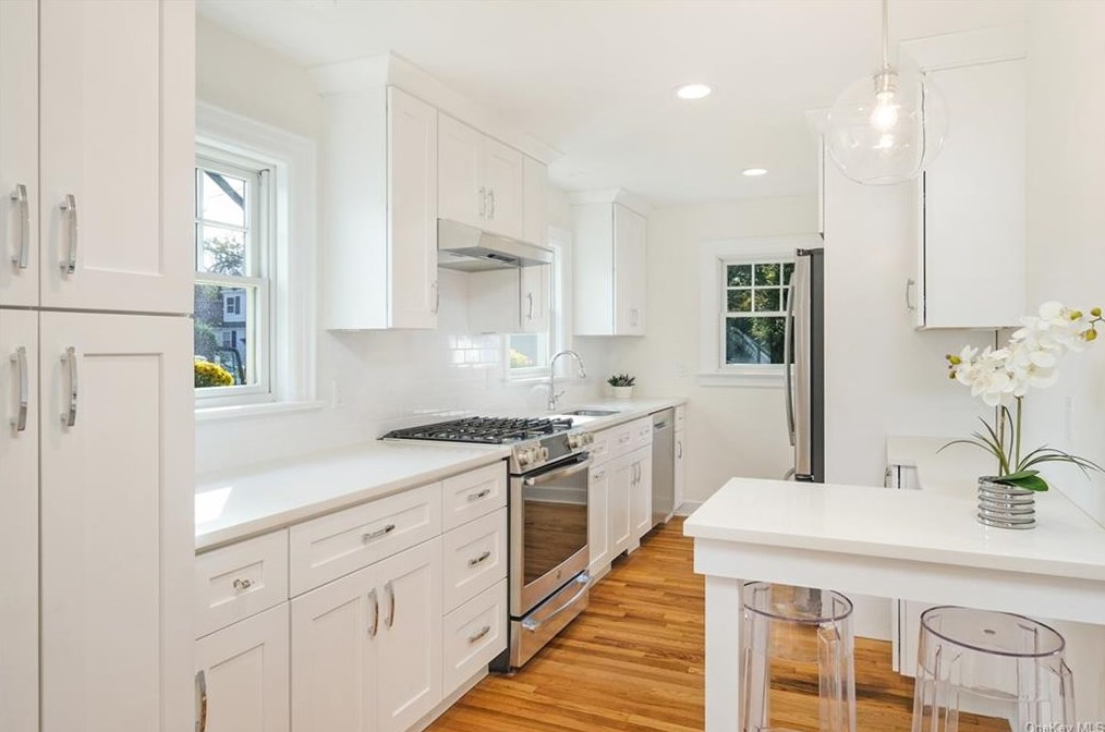 16 Overlook Pl, Rye NY  10580-3418 exterior