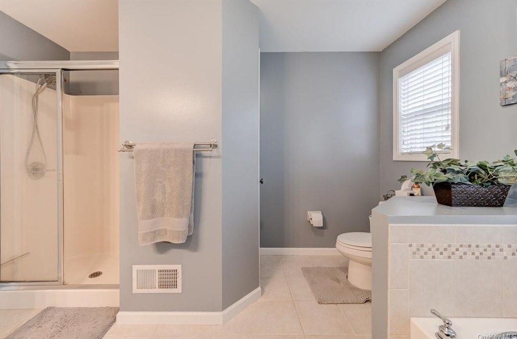 6 Allyson Ct, Goshen NY  10924-5513 exterior