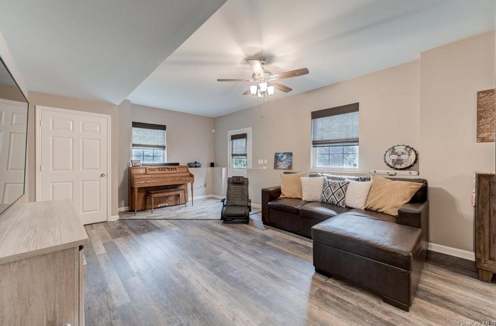 6 Allyson Ct, Goshen NY  10924-5513 exterior