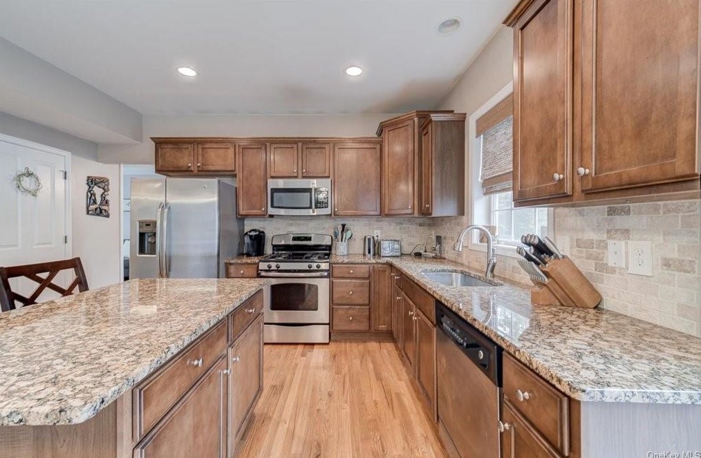 6 Allyson Ct, Goshen NY  10924-5513 exterior