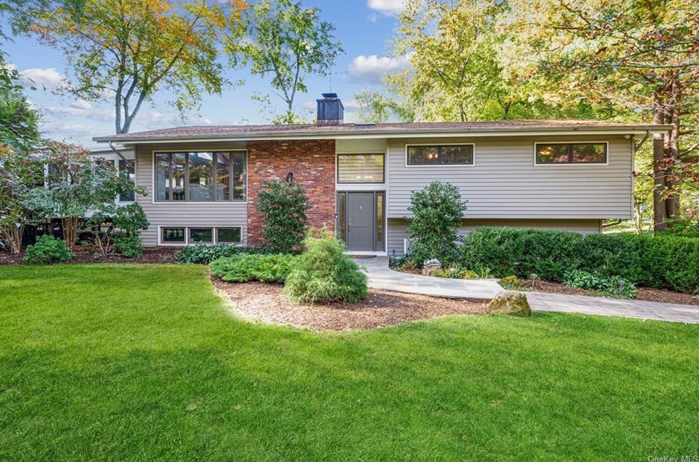 3 Sandstone Trl, New City NY  10956-5711 exterior