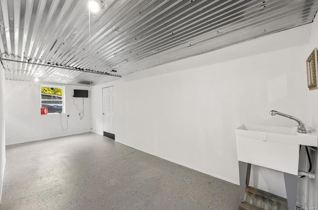 290 Candlestick Hill Rd, Newburgh NY  12550-1001 exterior