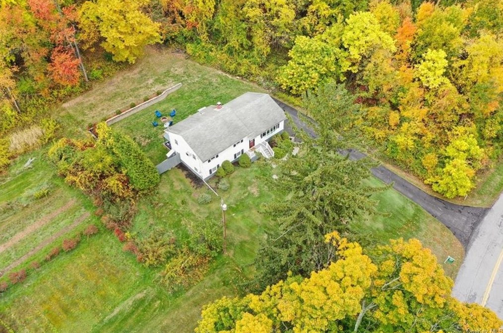 290 Candlestick Hill Rd, Newburgh NY  12550-1001 exterior