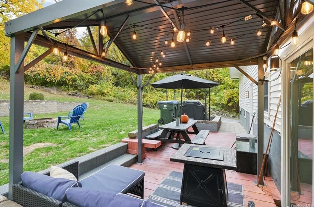 290 Candlestick Hill Rd, Newburgh NY  12550-1001 exterior