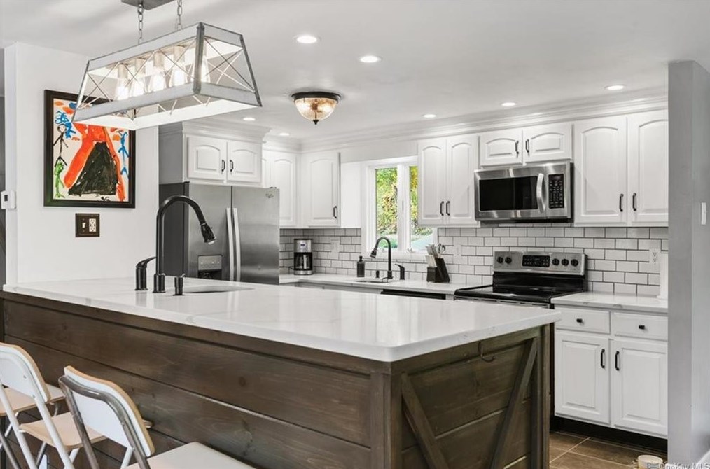 290 Candlestick Hill Rd, Newburgh NY  12550-1001 exterior