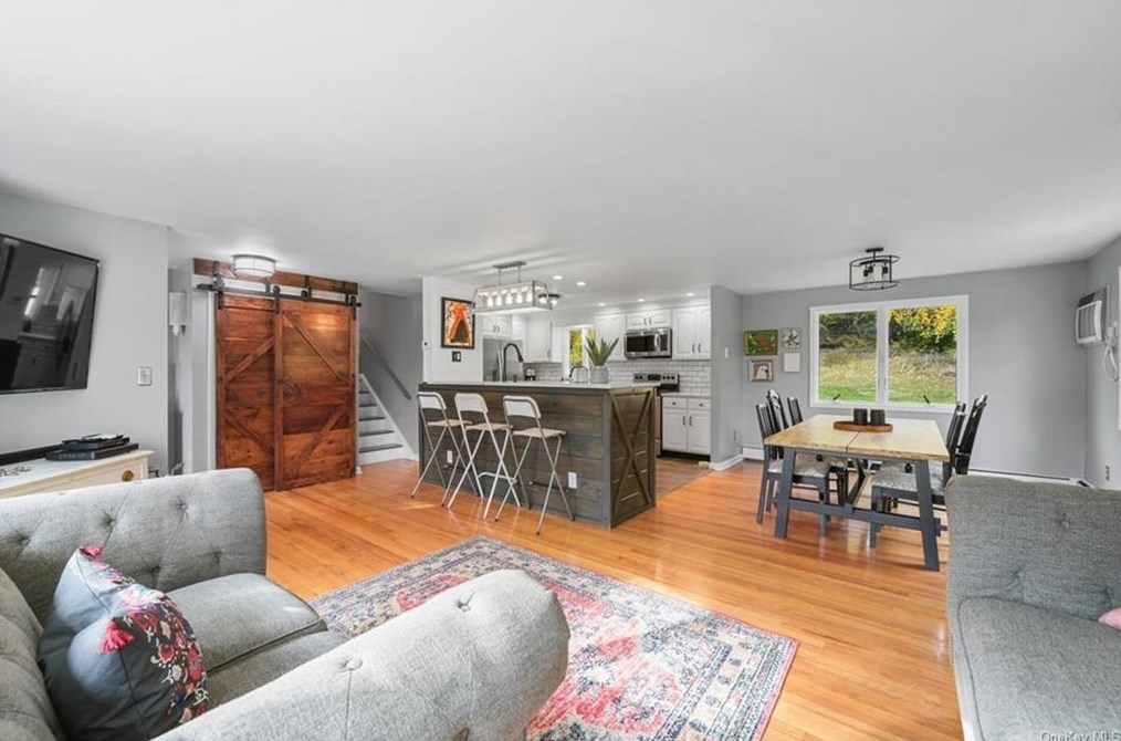 290 Candlestick Hill Rd, Newburgh NY  12550-1001 exterior