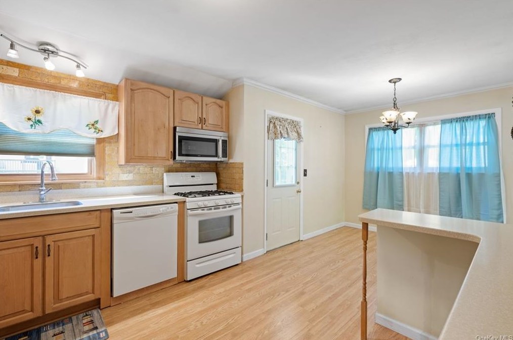 21 Alfred Pl, Walden NY  12586-1334 exterior