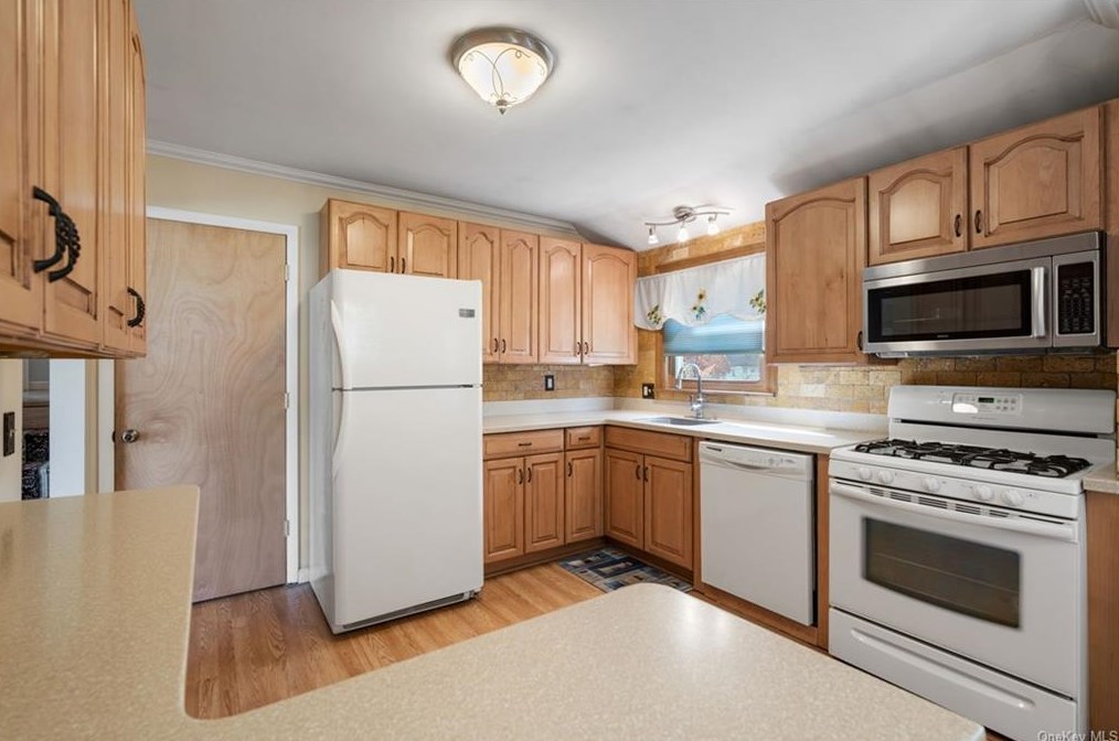 21 Alfred Pl, Walden NY  12586-1334 exterior