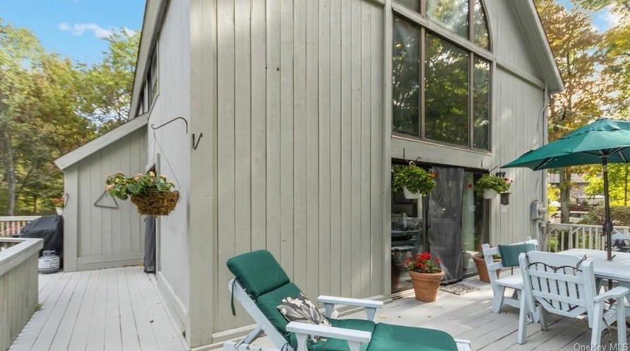 20 Woodland Terrace Ct, Kent Lakes NY  10512-3601 exterior