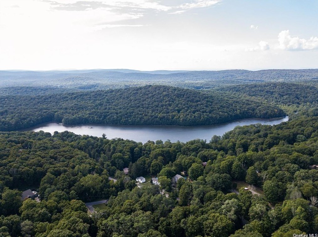 20 Woodland Terrace Ct, Kent Lakes NY  10512-3601 exterior