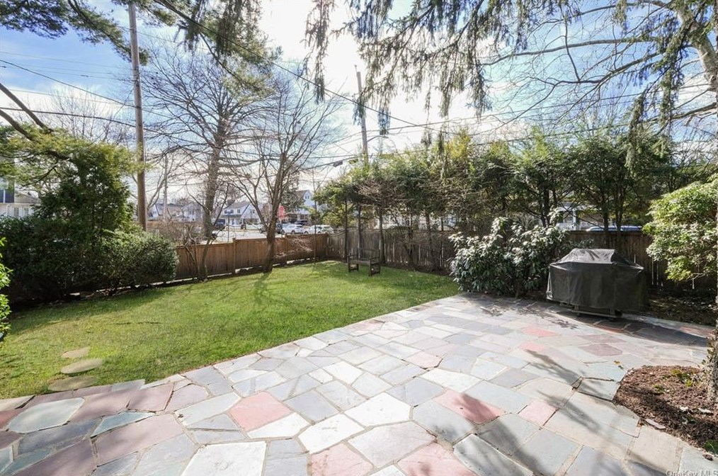 46 Concord Ave, Larchmont NY  10538-2928 exterior