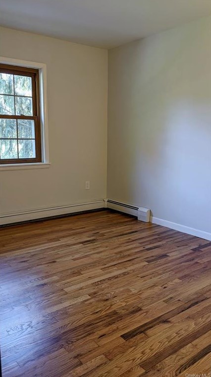 5 Crest Ct, East Fishkill NY  12533-5059 exterior