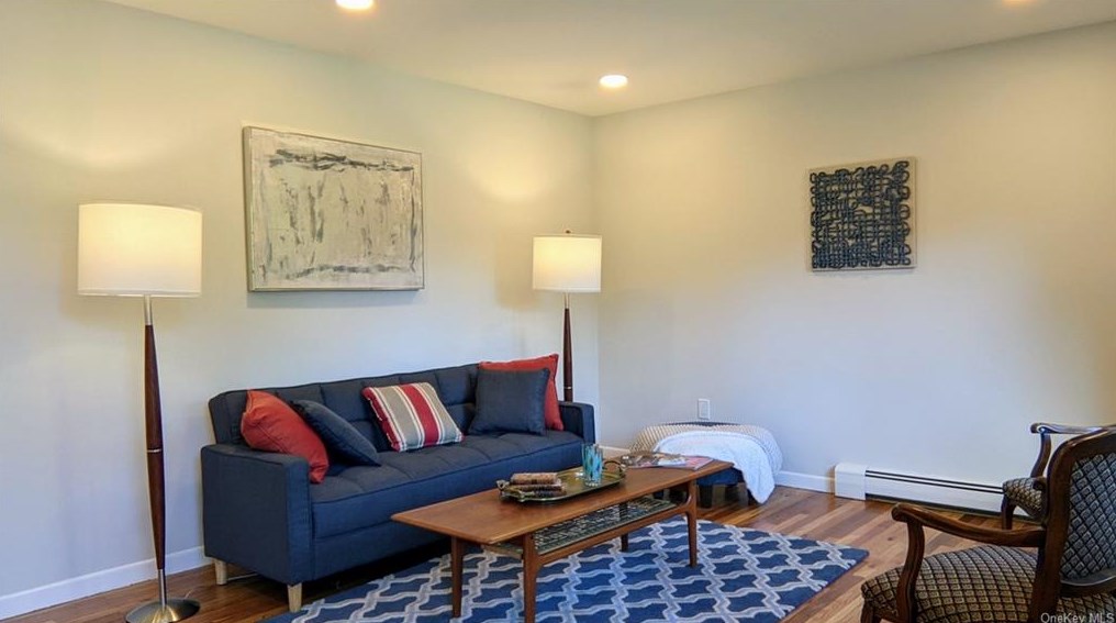 5 Crest Ct, East Fishkill NY  12533-5059 exterior